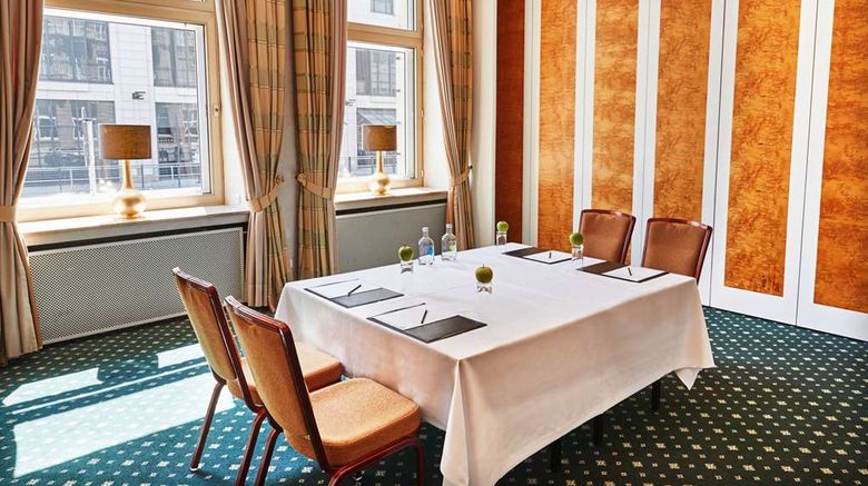 <b>Steigenberger Icon Parkhotel Duesseldorf Meeting</b>. Images powered by <a href="https://iceportal.shijigroup.com/" title="IcePortal" target="_blank">IcePortal</a>.
