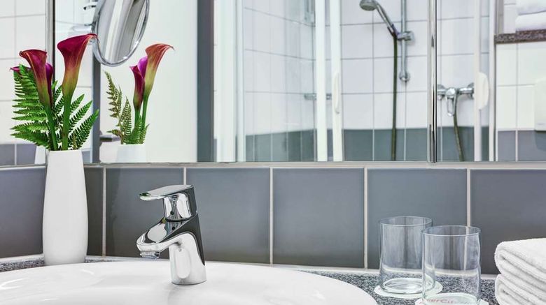 <b>Hotel Duesseldorf Room</b>. Images powered by <a href="https://iceportal.shijigroup.com/" title="IcePortal" target="_blank">IcePortal</a>.