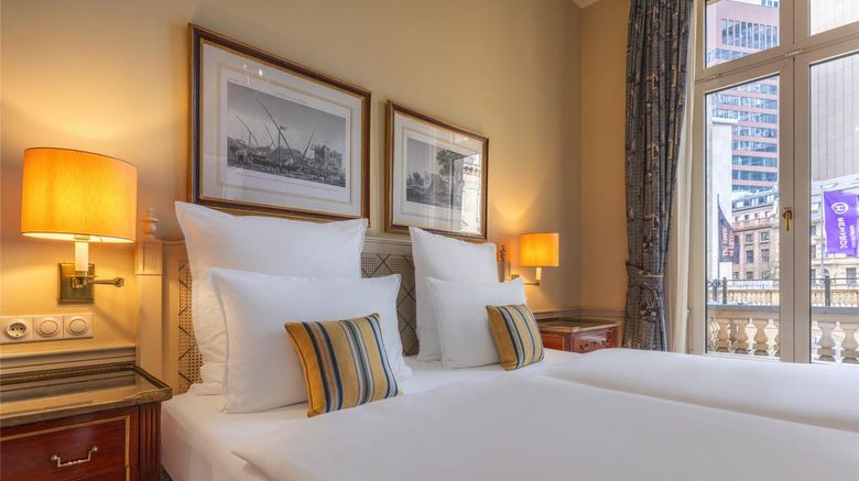 <b>Steigenberger Icon Frankfurter Hof Suite</b>. Images powered by <a href="https://iceportal.shijigroup.com/" title="IcePortal" target="_blank">IcePortal</a>.