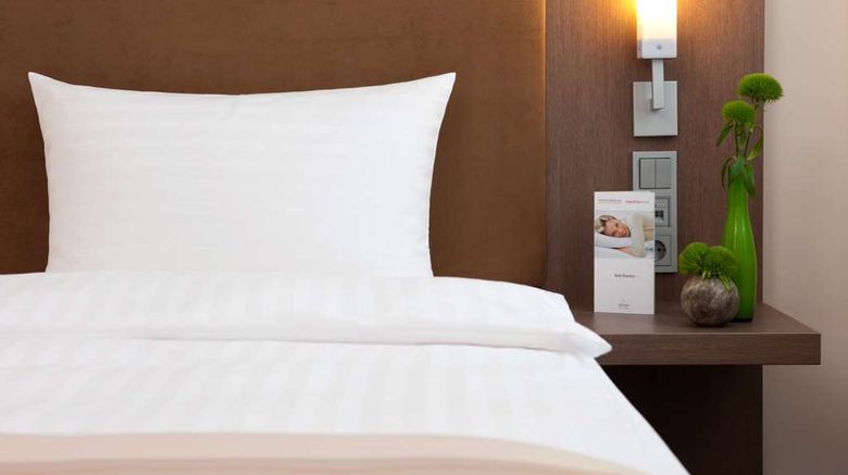 <b>IntercityHotel Hannover Room</b>. Images powered by <a href="https://iceportal.shijigroup.com/" title="IcePortal" target="_blank">IcePortal</a>.