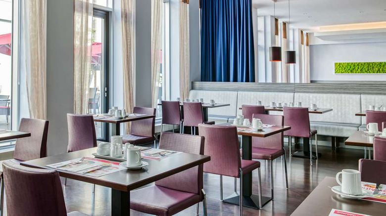 <b>IntercityHotel Hannover Restaurant</b>. Images powered by <a href="https://iceportal.shijigroup.com/" title="IcePortal" target="_blank">IcePortal</a>.