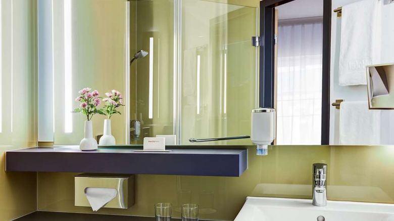 <b>IntercityHotel Hamburg-Altona Room</b>. Images powered by <a href="https://iceportal.shijigroup.com/" title="IcePortal" target="_blank">IcePortal</a>.