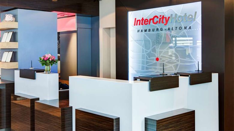 <b>IntercityHotel Hamburg-Altona Lobby</b>. Images powered by <a href="https://iceportal.shijigroup.com/" title="IcePortal" target="_blank">IcePortal</a>.