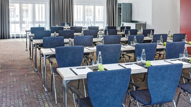 <b>IntercityHotel Hamburg-Altona Meeting</b>. Images powered by <a href="https://iceportal.shijigroup.com/" title="IcePortal" target="_blank">IcePortal</a>.