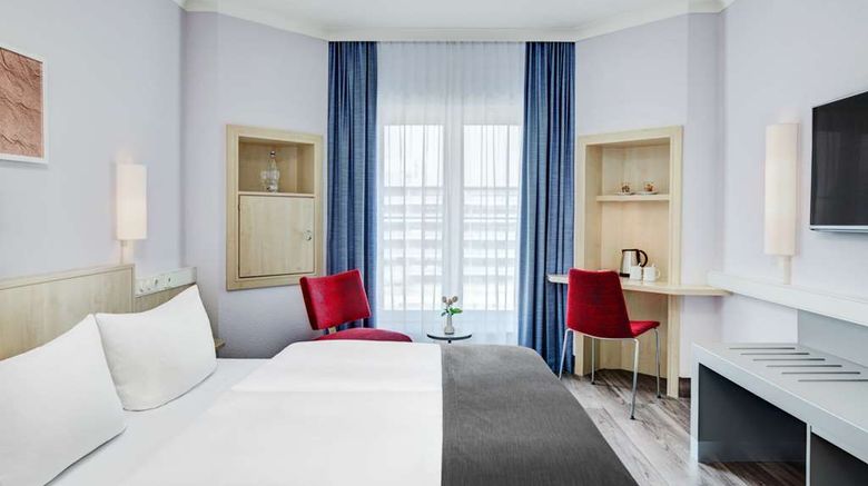 <b>IntercityHotel Hamburg-Altona Room</b>. Images powered by <a href="https://iceportal.shijigroup.com/" title="IcePortal" target="_blank">IcePortal</a>.