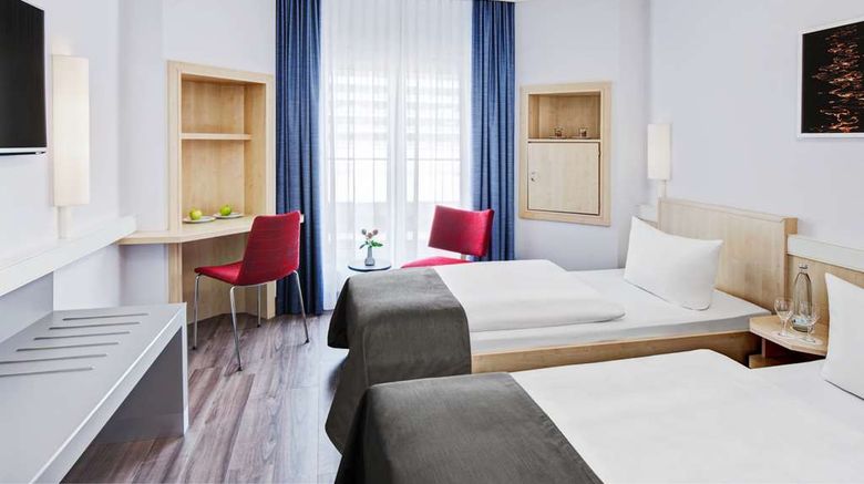 <b>IntercityHotel Hamburg-Altona Room</b>. Images powered by <a href="https://iceportal.shijigroup.com/" title="IcePortal" target="_blank">IcePortal</a>.