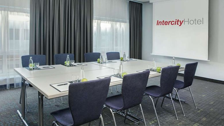 <b>IntercityHotel Hamburg-Altona Meeting</b>. Images powered by <a href="https://iceportal.shijigroup.com/" title="IcePortal" target="_blank">IcePortal</a>.