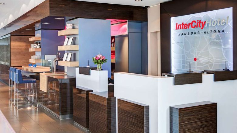 <b>IntercityHotel Hamburg-Altona Lobby</b>. Images powered by <a href="https://iceportal.shijigroup.com/" title="IcePortal" target="_blank">IcePortal</a>.