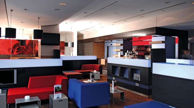 <b>IntercityHotel Hamburg-Altona Restaurant</b>. Images powered by <a href="https://iceportal.shijigroup.com/" title="IcePortal" target="_blank">IcePortal</a>.