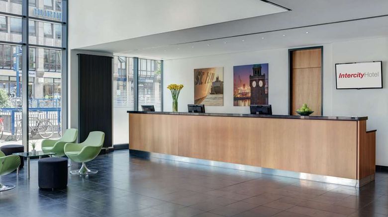 <b>IntercityHotel Hamburg Hauptbahnhof Lobby</b>. Images powered by <a href="https://iceportal.shijigroup.com/" title="IcePortal" target="_blank">IcePortal</a>.