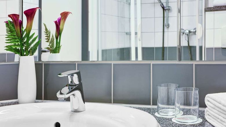 <b>IntercityHotel Hamburg Hauptbahnhof Room</b>. Images powered by <a href="https://iceportal.shijigroup.com/" title="IcePortal" target="_blank">IcePortal</a>.