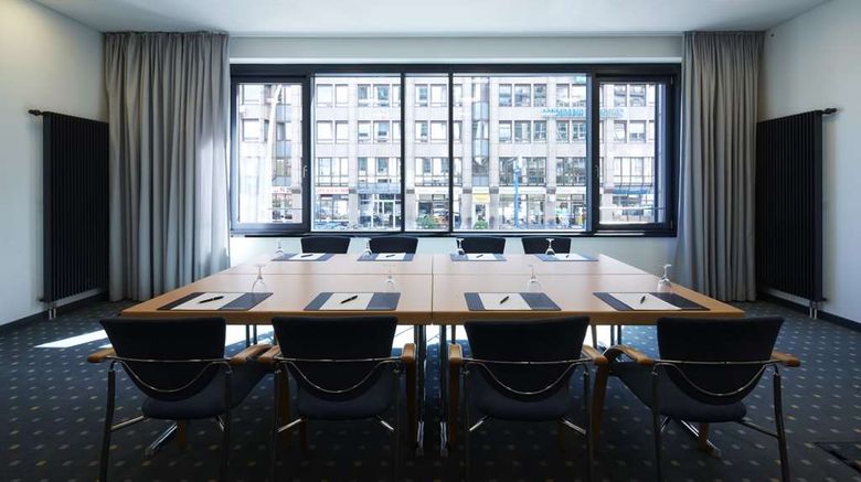<b>IntercityHotel Hamburg Hauptbahnhof Meeting</b>. Images powered by <a href="https://iceportal.shijigroup.com/" title="IcePortal" target="_blank">IcePortal</a>.