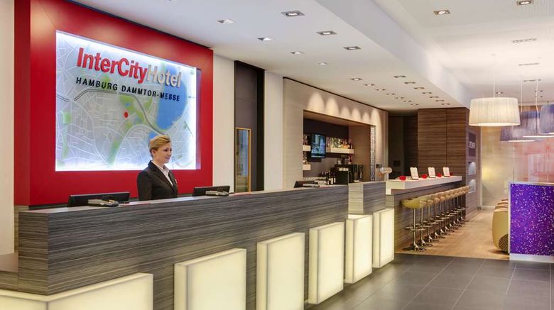 <b>IntercityHotel Hamburg Dammtor Messe Lobby</b>. Images powered by <a href="https://iceportal.shijigroup.com/" title="IcePortal" target="_blank">IcePortal</a>.
