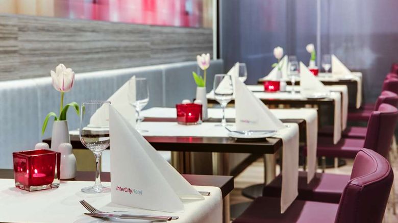 <b>IntercityHotel Hamburg Dammtor Messe Restaurant</b>. Images powered by <a href="https://iceportal.shijigroup.com/" title="IcePortal" target="_blank">IcePortal</a>.