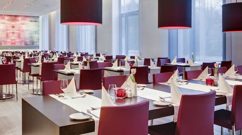 <b>IntercityHotel Hamburg Dammtor Messe Restaurant</b>. Images powered by <a href="https://iceportal.shijigroup.com/" title="IcePortal" target="_blank">IcePortal</a>.