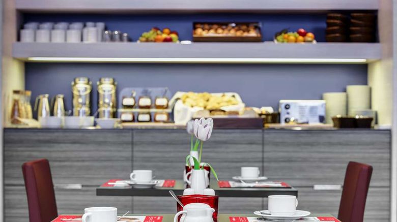 <b>IntercityHotel Hamburg Dammtor Messe Restaurant</b>. Images powered by <a href="https://iceportal.shijigroup.com/" title="IcePortal" target="_blank">IcePortal</a>.