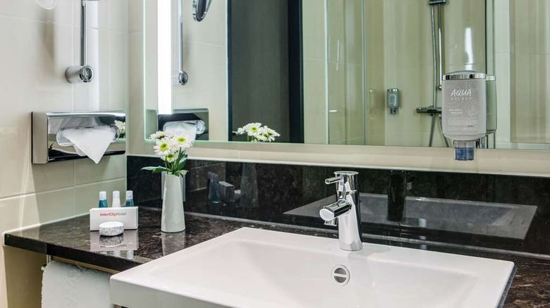 <b>IntercityHotel Hamburg Dammtor Messe Room</b>. Images powered by <a href="https://iceportal.shijigroup.com/" title="IcePortal" target="_blank">IcePortal</a>.