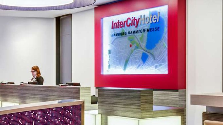 <b>IntercityHotel Hamburg Dammtor Messe Lobby</b>. Images powered by <a href="https://iceportal.shijigroup.com/" title="IcePortal" target="_blank">IcePortal</a>.