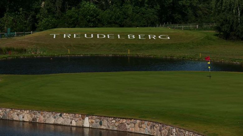 <b>Steigenberger Hotel Treudelberg Golf</b>. Images powered by <a href="https://iceportal.shijigroup.com/" title="IcePortal" target="_blank">IcePortal</a>.
