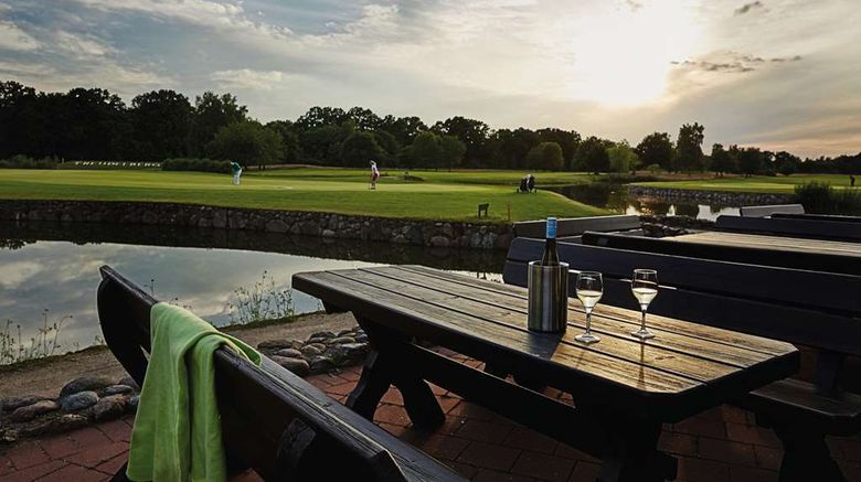 <b>Steigenberger Hotel Treudelberg Restaurant</b>. Images powered by <a href="https://iceportal.shijigroup.com/" title="IcePortal" target="_blank">IcePortal</a>.
