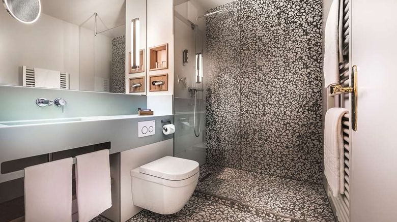 <b>Steigenberger Hotel Treudelberg Room</b>. Images powered by <a href="https://iceportal.shijigroup.com/" title="IcePortal" target="_blank">IcePortal</a>.