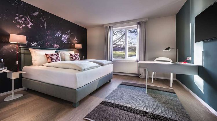 Steigenberger Hotel Treudelberg Room