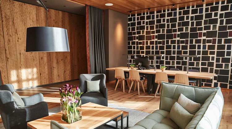 Steigenberger Hotel Munchen Lobby