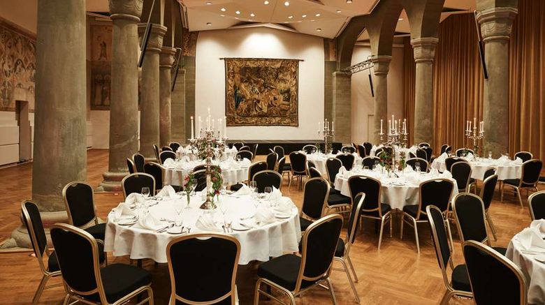 <b>Steigenberger Inselhotel Ballroom</b>. Images powered by <a href="https://iceportal.shijigroup.com/" title="IcePortal" target="_blank">IcePortal</a>.