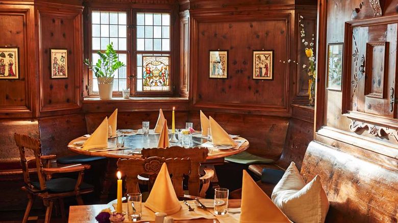 <b>Steigenberger Inselhotel Restaurant</b>. Images powered by <a href="https://iceportal.shijigroup.com/" title="IcePortal" target="_blank">IcePortal</a>.