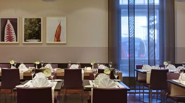 <b>IntercityHotel Ulm Restaurant</b>. Images powered by <a href="https://iceportal.shijigroup.com/" title="IcePortal" target="_blank">IcePortal</a>.