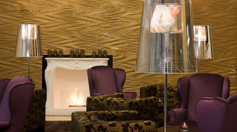 <b>Steigenberger Hotel Herrenhof Lobby</b>. Images powered by <a href="https://iceportal.shijigroup.com/" title="IcePortal" target="_blank">IcePortal</a>.