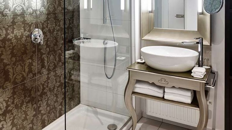 <b>Steigenberger Hotel Herrenhof Room</b>. Images powered by <a href="https://iceportal.shijigroup.com/" title="IcePortal" target="_blank">IcePortal</a>.