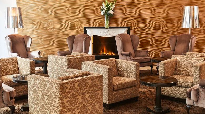 <b>Steigenberger Hotel Herrenhof Lobby</b>. Images powered by <a href="https://iceportal.shijigroup.com/" title="IcePortal" target="_blank">IcePortal</a>.