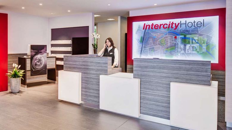 <b>IntercityHotel Celle Lobby</b>. Images powered by <a href="https://iceportal.shijigroup.com/" title="IcePortal" target="_blank">IcePortal</a>.
