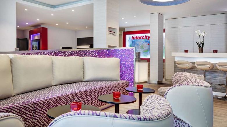 <b>IntercityHotel Celle Lobby</b>. Images powered by <a href="https://iceportal.shijigroup.com/" title="IcePortal" target="_blank">IcePortal</a>.