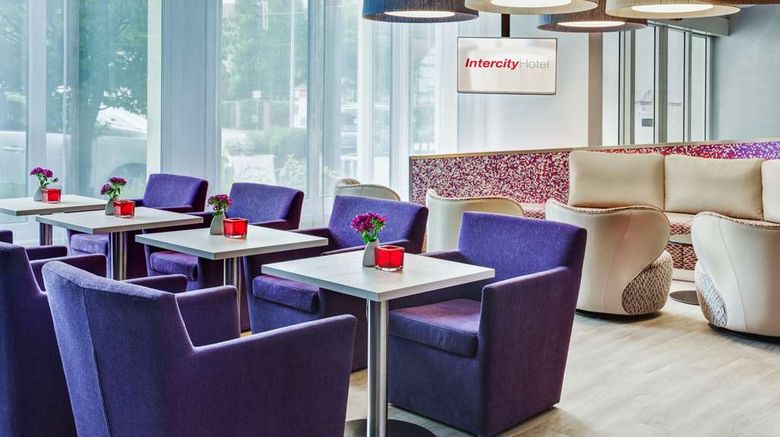 <b>IntercityHotel Celle Lobby</b>. Images powered by <a href="https://iceportal.shijigroup.com/" title="IcePortal" target="_blank">IcePortal</a>.