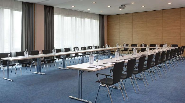 <b>IntercityHotel Darmstadt Meeting</b>. Images powered by <a href="https://iceportal.shijigroup.com/" title="IcePortal" target="_blank">IcePortal</a>.