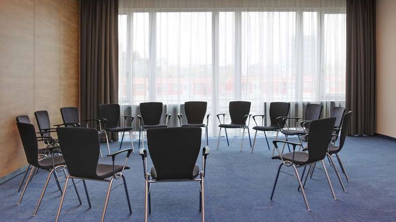 <b>IntercityHotel Darmstadt Meeting</b>. Images powered by <a href="https://iceportal.shijigroup.com/" title="IcePortal" target="_blank">IcePortal</a>.