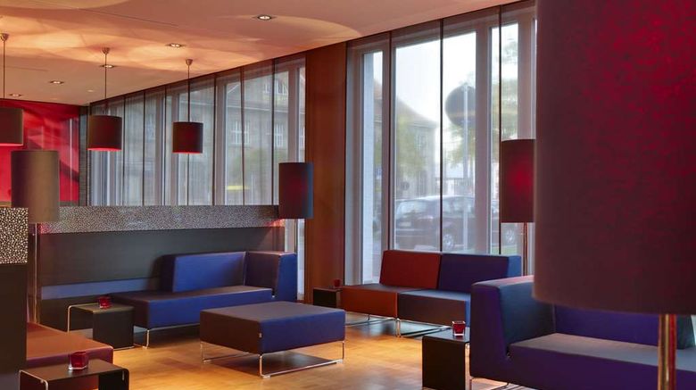 <b>IntercityHotel Darmstadt Lobby</b>. Images powered by <a href="https://iceportal.shijigroup.com/" title="IcePortal" target="_blank">IcePortal</a>.