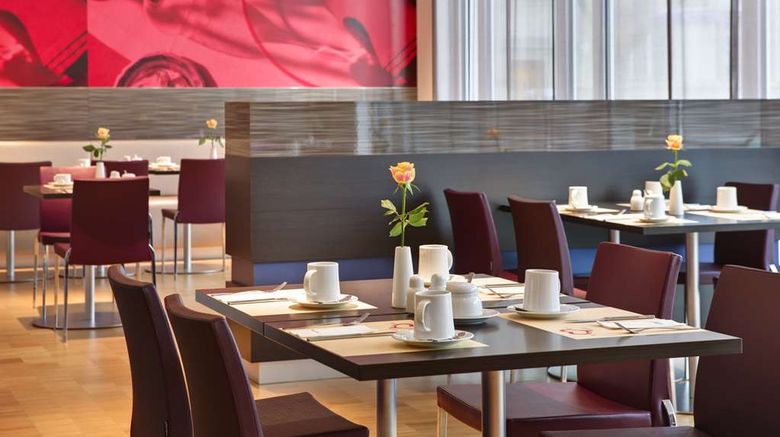 <b>IntercityHotel Darmstadt Restaurant</b>. Images powered by <a href="https://iceportal.shijigroup.com/" title="IcePortal" target="_blank">IcePortal</a>.