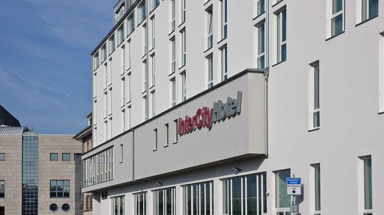 <b>IntercityHotel Darmstadt Exterior</b>. Images powered by <a href="https://iceportal.shijigroup.com/" title="IcePortal" target="_blank">IcePortal</a>.