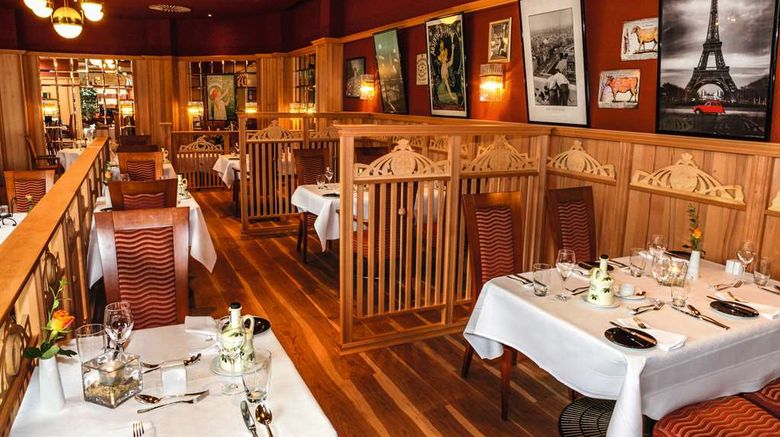 <b>Steigenberger Hotel & Spa Bad Pyrmont Restaurant</b>. Images powered by <a href="https://iceportal.shijigroup.com/" title="IcePortal" target="_blank">IcePortal</a>.