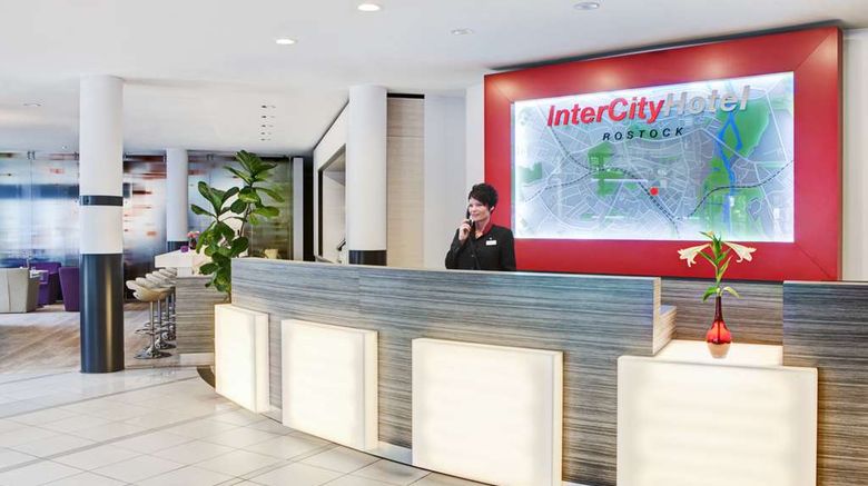 <b>IntercityHotel Rostock Lobby</b>. Images powered by <a href="https://iceportal.shijigroup.com/" title="IcePortal" target="_blank">IcePortal</a>.