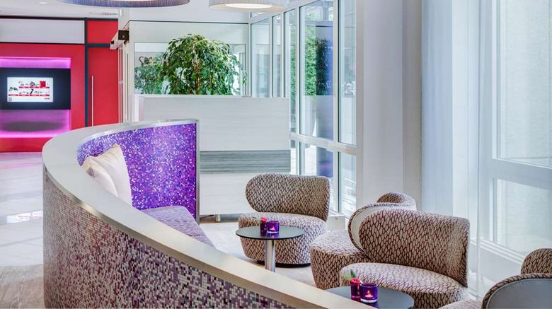 <b>IntercityHotel Rostock Lobby</b>. Images powered by <a href="https://iceportal.shijigroup.com/" title="IcePortal" target="_blank">IcePortal</a>.