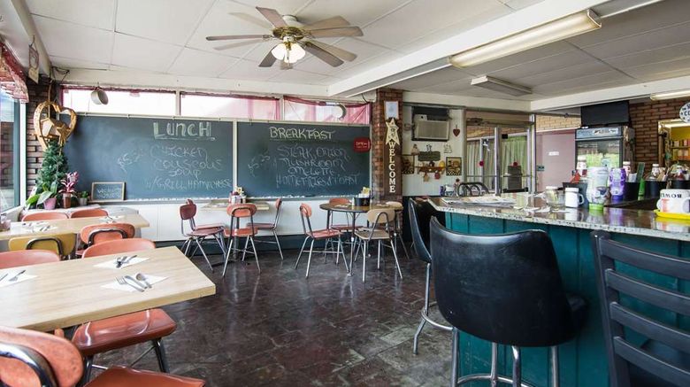 <b>Knights Inn Amsterdam Restaurant</b>. Images powered by <a href="https://iceportal.shijigroup.com/" title="IcePortal" target="_blank">IcePortal</a>.