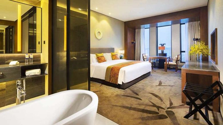 <b>Wyndham Grand Plaza Royale Kaidi Room</b>. Images powered by <a href="https://iceportal.shijigroup.com/" title="IcePortal" target="_blank">IcePortal</a>.
