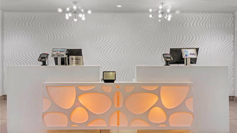 <b>Best Western Plus Orlando LakeBuenaVista Lobby</b>. Images powered by <a href="https://iceportal.shijigroup.com/" title="IcePortal" target="_blank">IcePortal</a>.