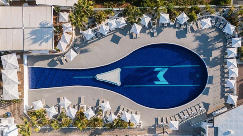 <b>Mouratoglou Hotel & Resort Pool</b>. Images powered by <a href="https://iceportal.shijigroup.com/" title="IcePortal" target="_blank">IcePortal</a>.