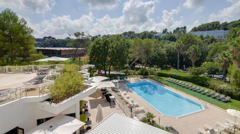 <b>Mouratoglou Hotel & Resort Room</b>. Images powered by <a href="https://iceportal.shijigroup.com/" title="IcePortal" target="_blank">IcePortal</a>.
