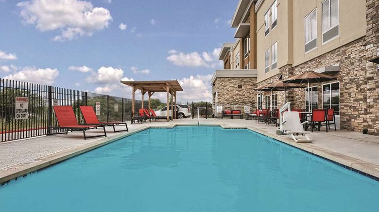<b>La Quinta Inn/Suites San Antonio I-10 E Pool</b>. Images powered by <a href="https://iceportal.shijigroup.com/" title="IcePortal" target="_blank">IcePortal</a>.